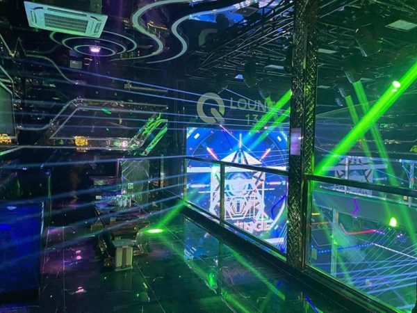 Hệ Thống Đèn Trang Trí Phòng Karaoke Gia Đình VIP Lập Trình Theo Nhạc AZKTV