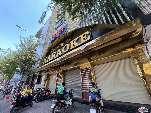 Mẫu biển mặt tiền quán karaoke