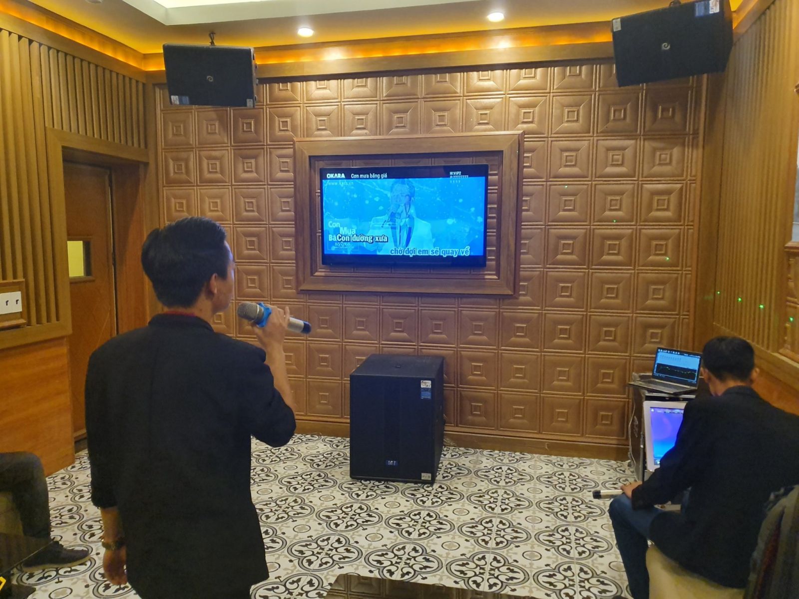 Lắp đặt hệ thống âm thanh karaoke vip