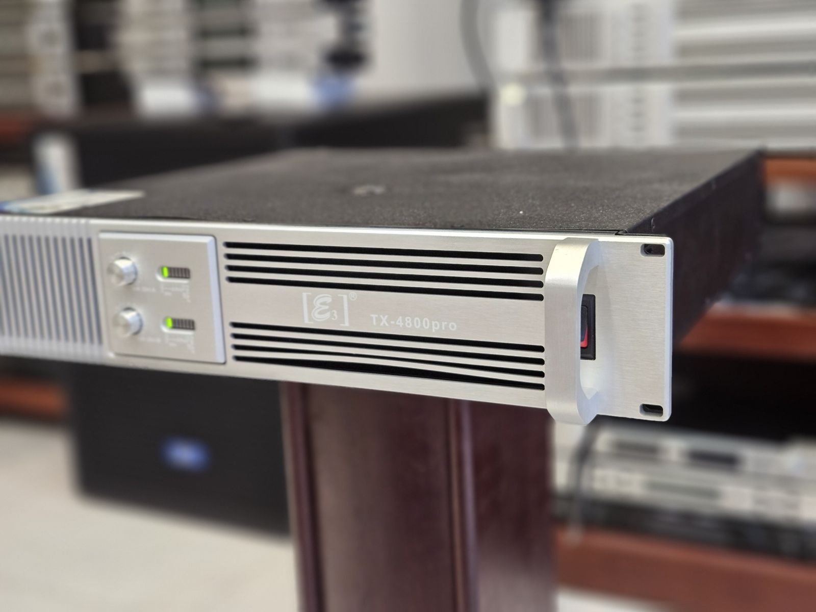 Main E3 TX4800 PRO được thiết kế cực kỳ khoa học, giúp thiết bị thoát nhiệt nhanh chóng